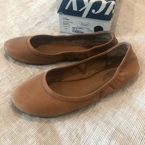 Brand new Lucky brand Emmie flats